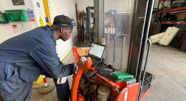 What Your Electric Forklift Inspection Checklist Needs to Include