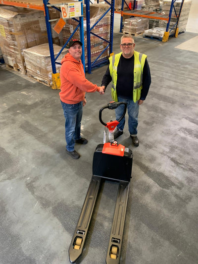 Manual vs Electric Pallet Trucks – Cost and Productivity Compared