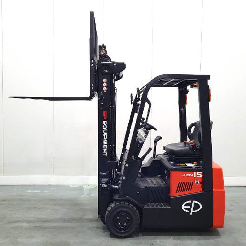 EP 3 WHEEL Ex-Demo Model side view with raised forks.