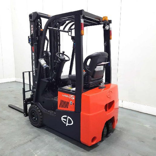 EP 3 WHEEL Ex-Demo Model behind view with lowered forks.