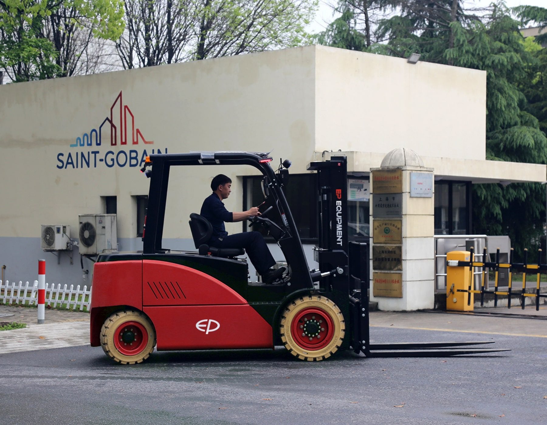 Red EP electric forklift