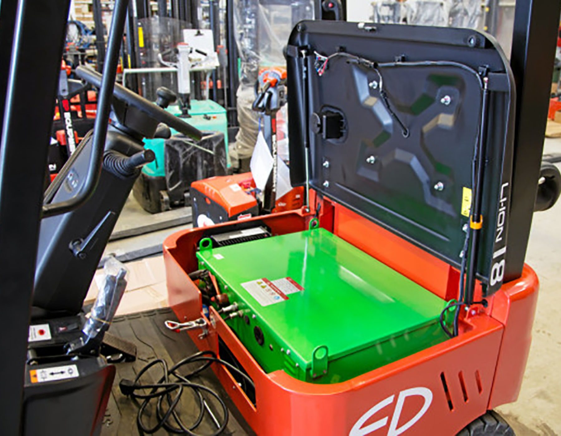 f EP Equipment forklifts and pallet trucks in industrial and warehouse settings