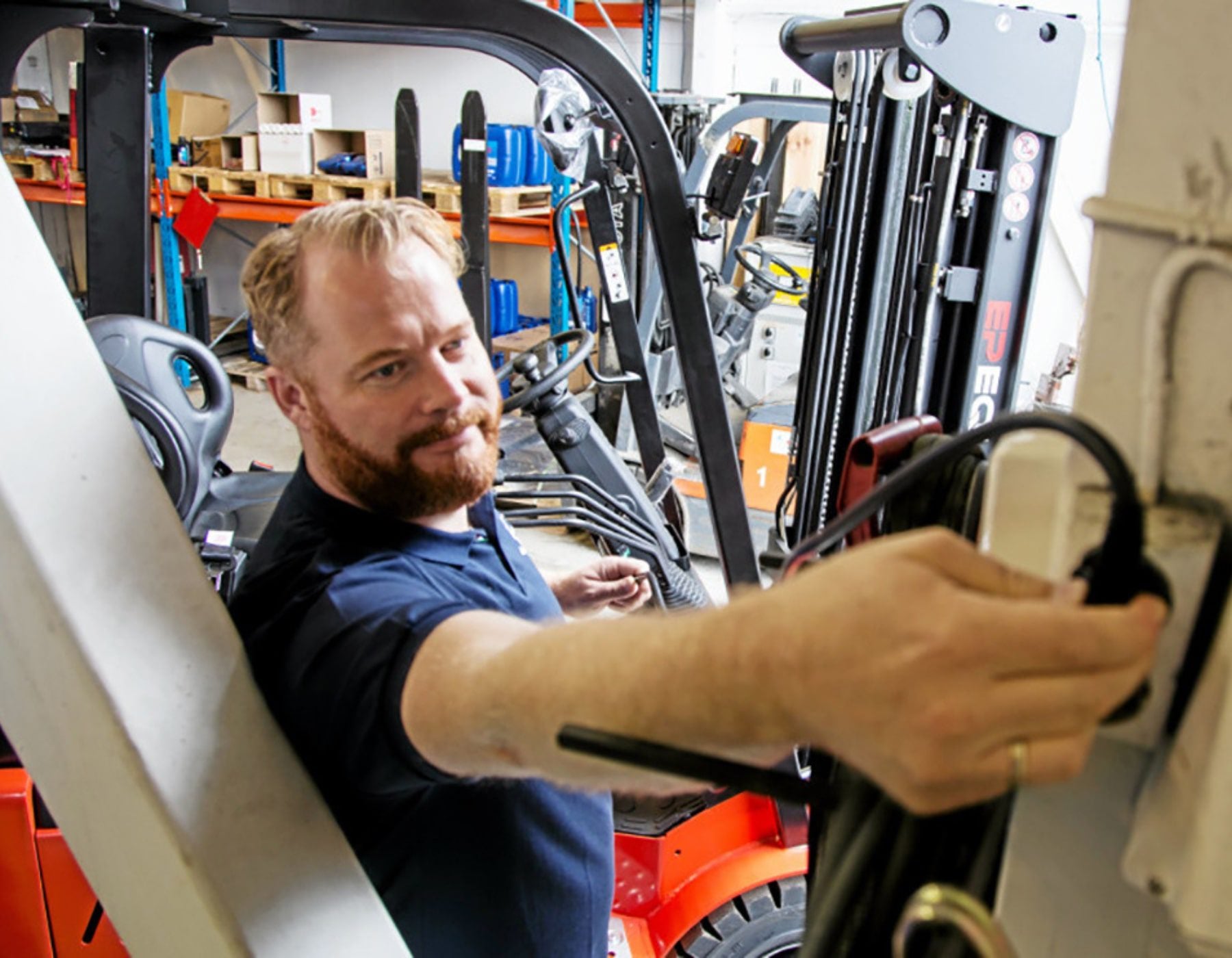 f EP Equipment forklifts and pallet trucks in industrial and warehouse settings