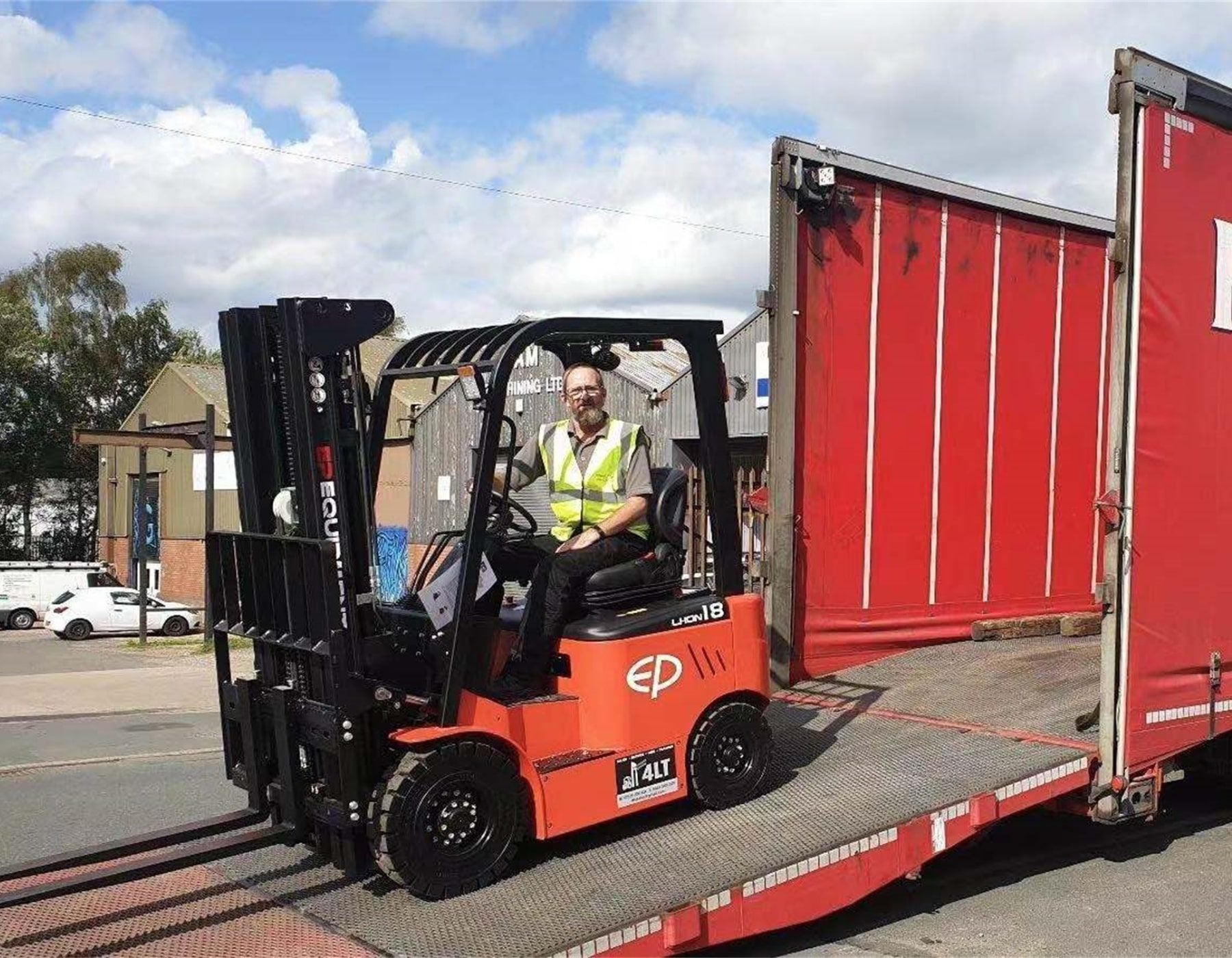 f EP Equipment forklifts and pallet trucks in industrial and warehouse settings