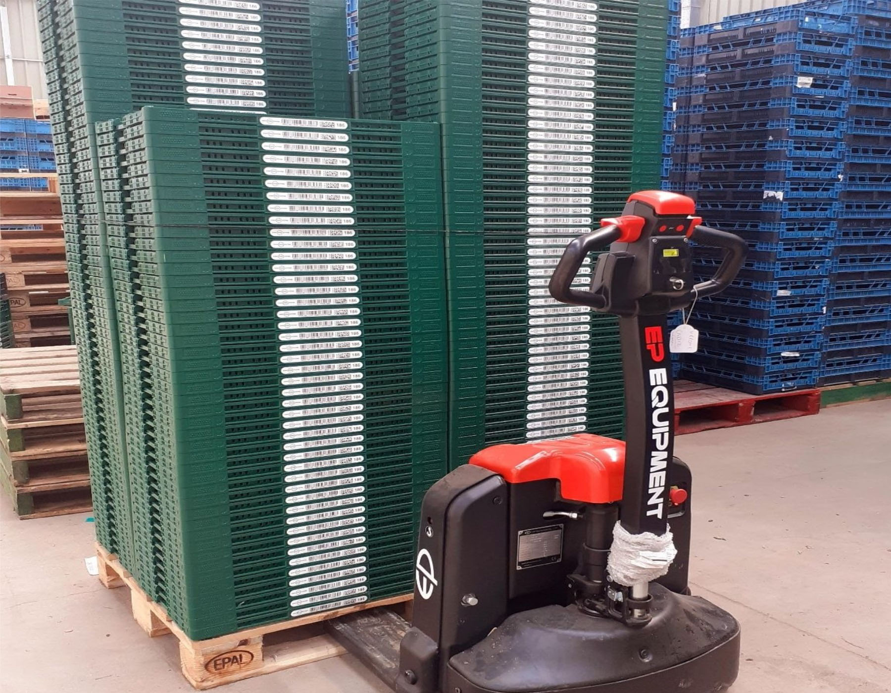 Side view of a red EP electric pallet truck labeled 'EPL1531 Li-ion
