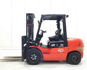 Profile view of a red EP forklift with a black mast and operator's cabin, positioned on a clean white backdrop.