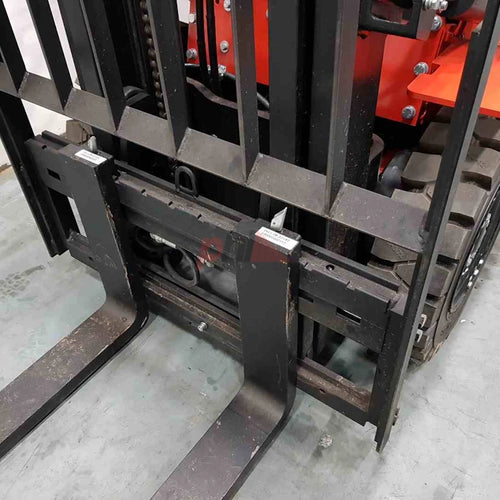 EPL 252 205 HC Ex-demo close up of fork mechanism.