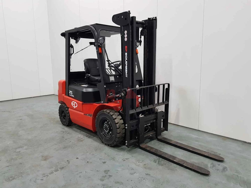 EPL 252 205 HC Ex-demo side on view with lowered forks.