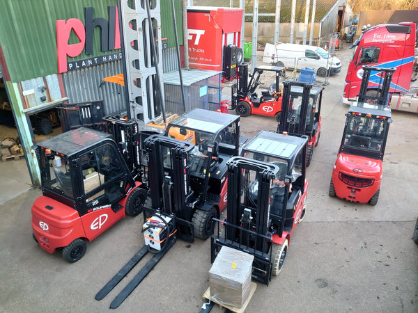 Reach Truck vs Counterbalance Forklift – Which Do You Need?