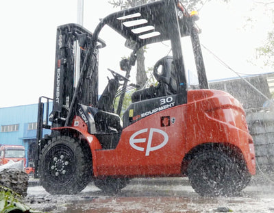 Lithium Forklift vs Diesel Forklift – The Key Benefits and Differences