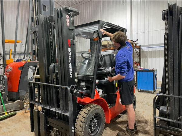 Benefits of Buying Ex‑Demo or Used Electric Forklifts