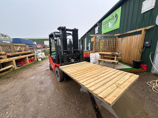 iLift Delivers a Lithium-Ion Forklift to Bespoke Garden Decor